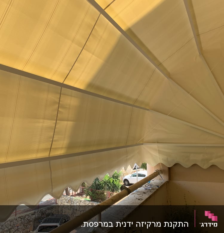 סוכך בד בצבע בז